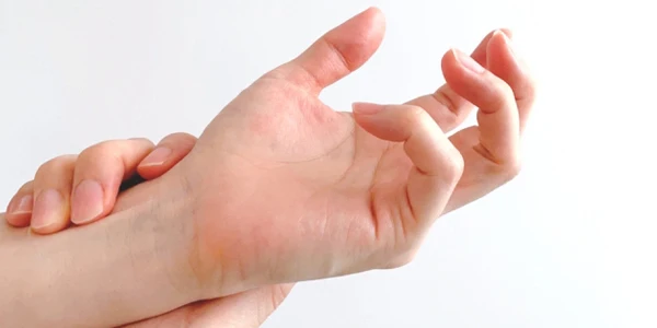 手根管症候群が引き起こす身体への影響