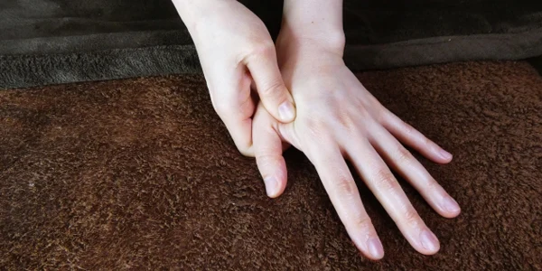 手のマッサージ