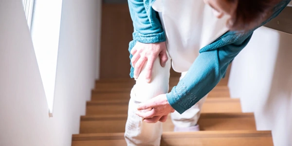 階段の昇降で膝が痛む