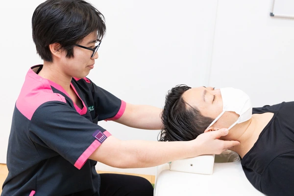 まほろば整骨院の寝違えに対する施術